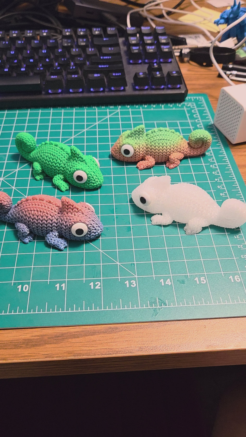 Chameleon Knitted Texture Figurine