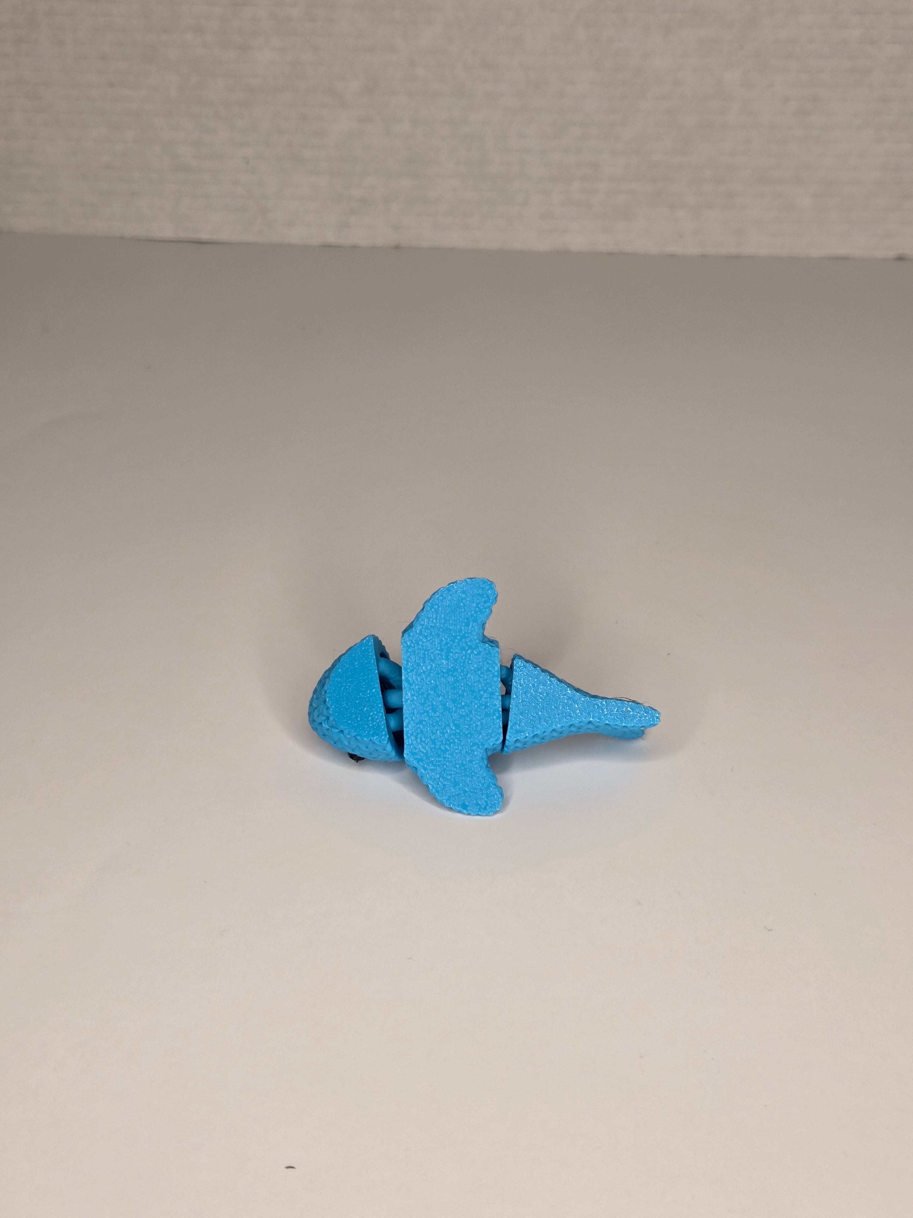 Cute Fidget Shark | Articulated Animal, Gift for Animal Lovers, Stimulating Knitted Texture, Marine Life Toy