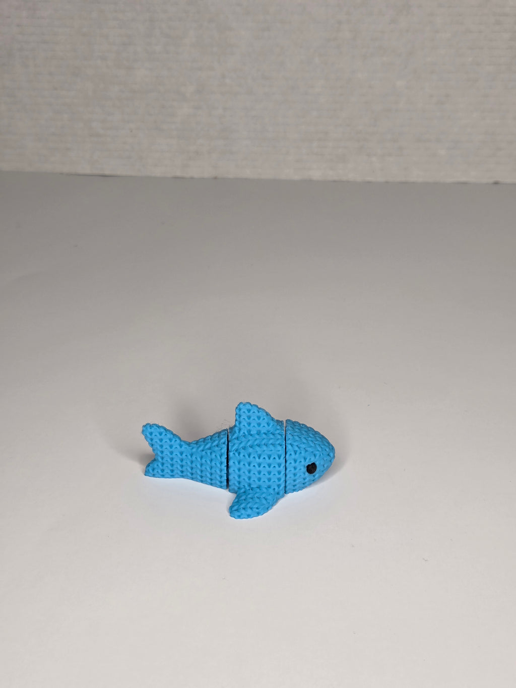 Cute Fidget Shark | Articulated Animal, Gift for Animal Lovers, Stimulating Knitted Texture, Marine Life Toy