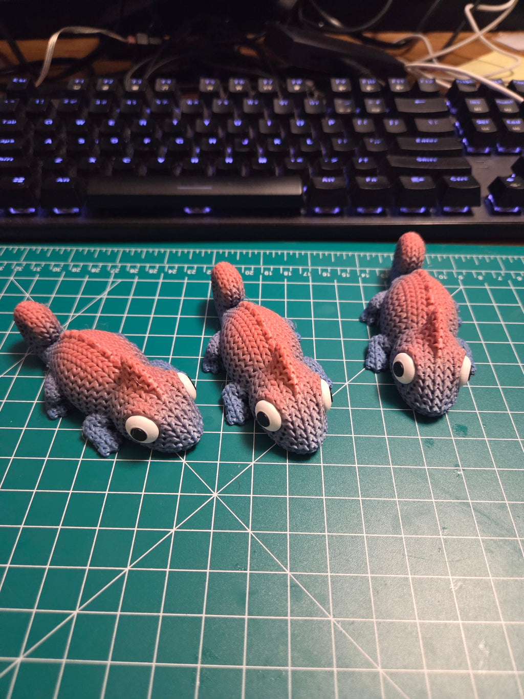 Chameleon Knitted Texture Figurine
