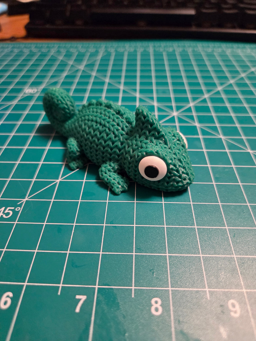 Chameleon Knitted Texture Figurine
