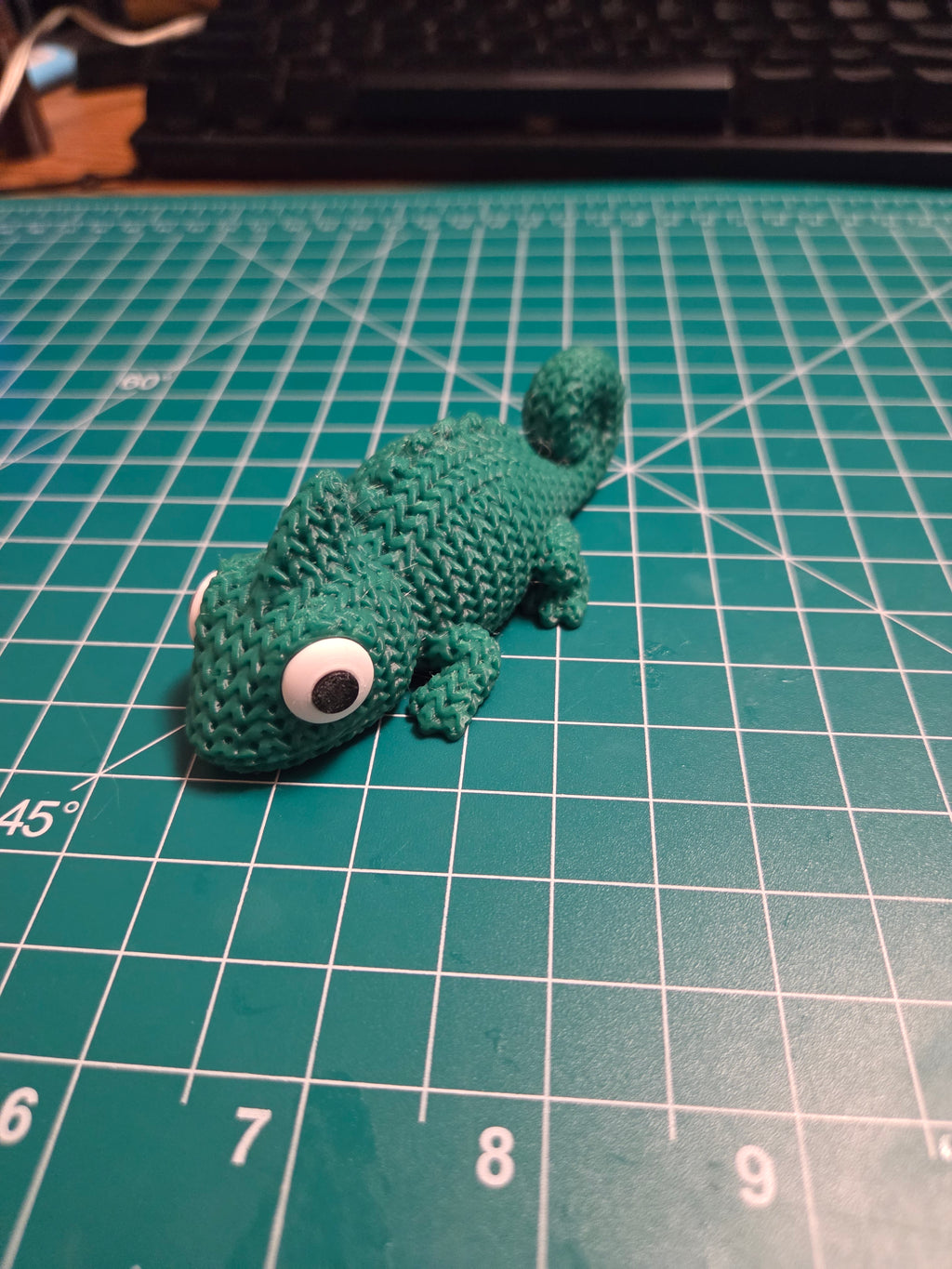 Chameleon Knitted Texture Figurine