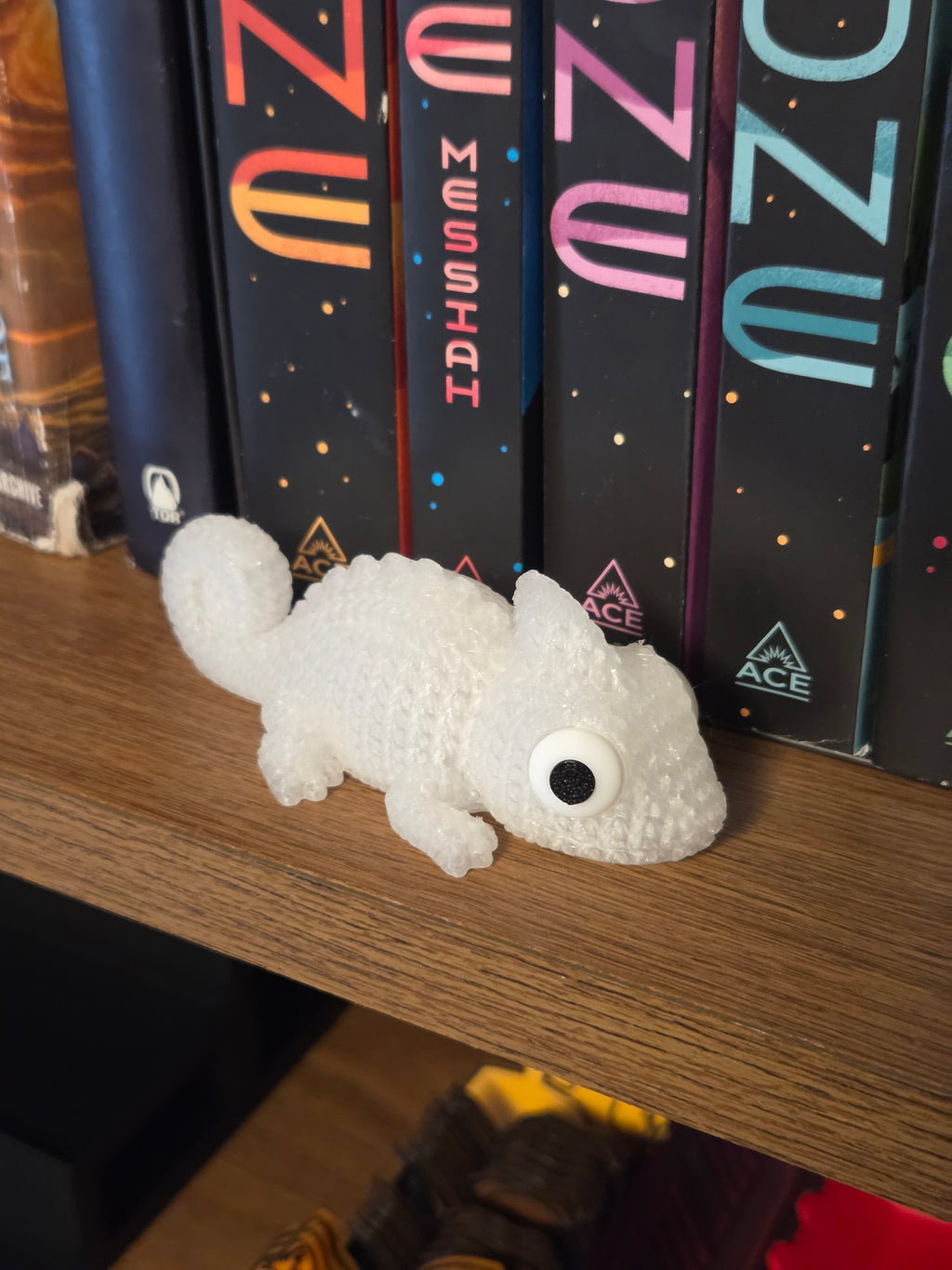 Chameleon Knitted Texture Figurine